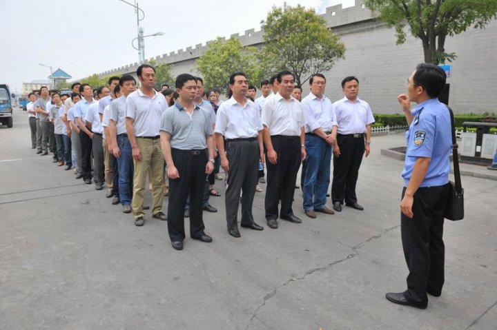 运河煤矿组织管理人员赴邹城监狱进行现场警示教育