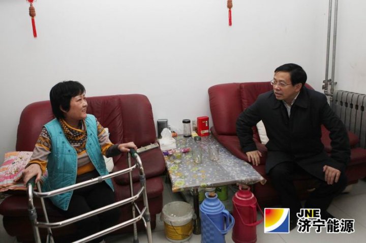 梅永红到十八大代表潘兴喜家走访慰问