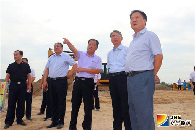 1536195427456782.jpg 2018年9月5日,梁山县委书记贾治阜率队到济矿物流现场督导调度市观摩活动筹备情况(路英杰)_副本.jpg