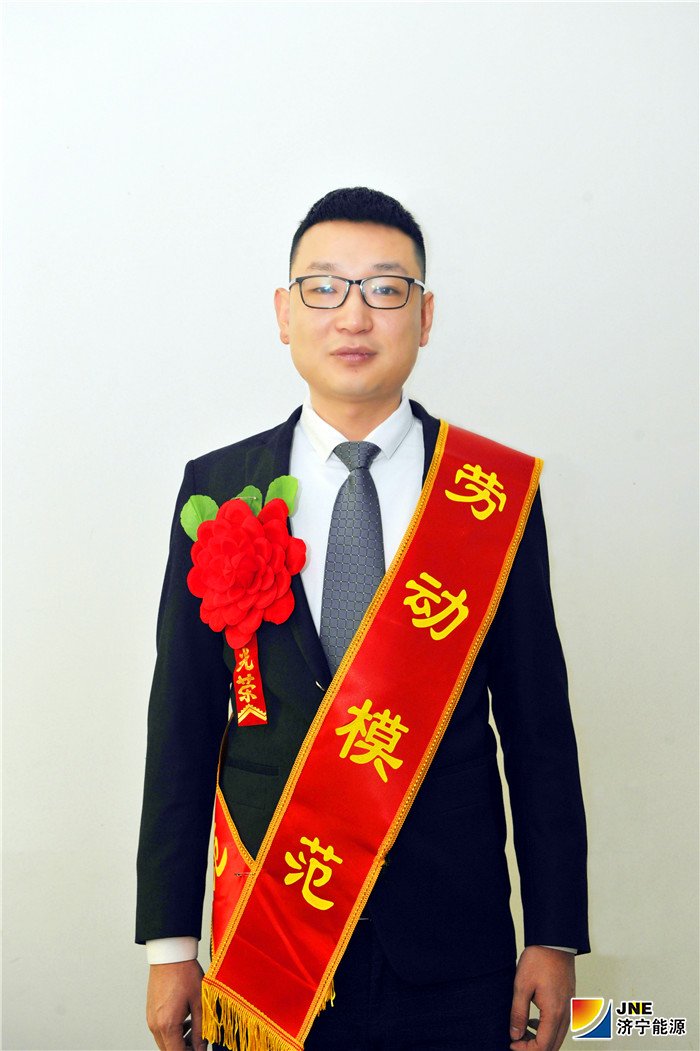 1551076456111753.jpg 运河煤矿 劳模张衡.jpg