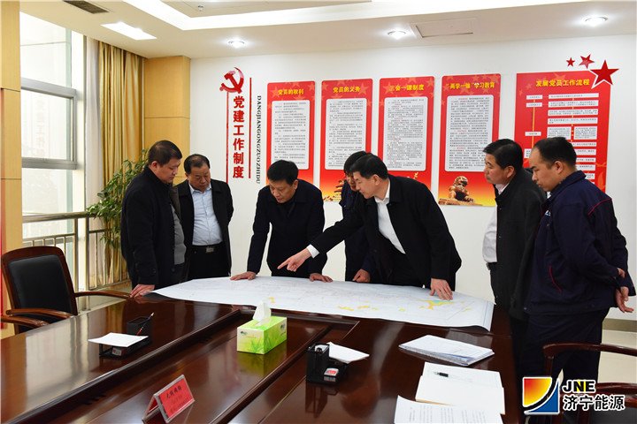 1551239224389738.jpg 2019年2月25日,集团公司总经理张广宇来矿检查指导矿井复产工作(摄影:范栋).jpg