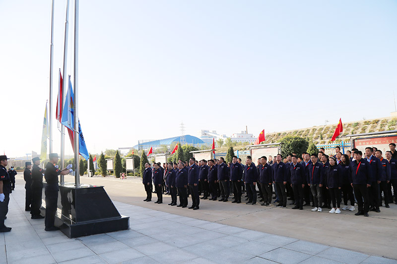 1633078016919085.jpg 2021年10月1日朱家峁煤矿举行“庆国庆”升旗仪式(伍国辉摄) (2).jpg