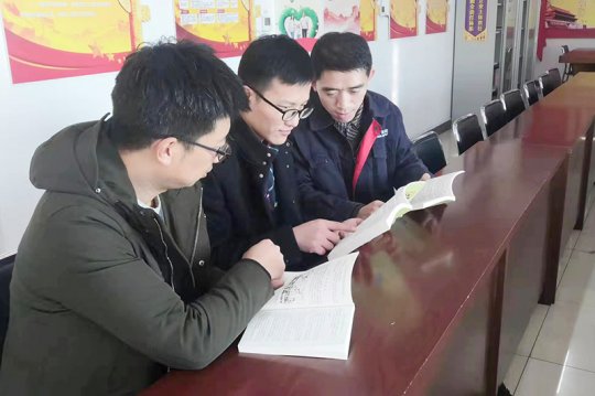 运河煤矿：《煤矿职工安全手册》在运河煤矿被“抢读”