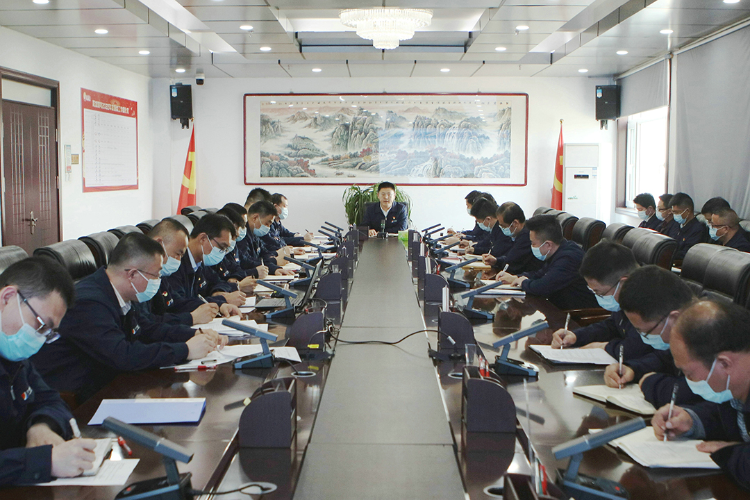 阳城煤电召开专题会议、迅速贯彻落实集团公司重点任务挂图作战现场观摩暨重点任务汇报会精神.jpg