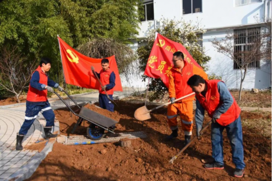 打造“绿色美丽矿区”！金源煤矿开展植树活动