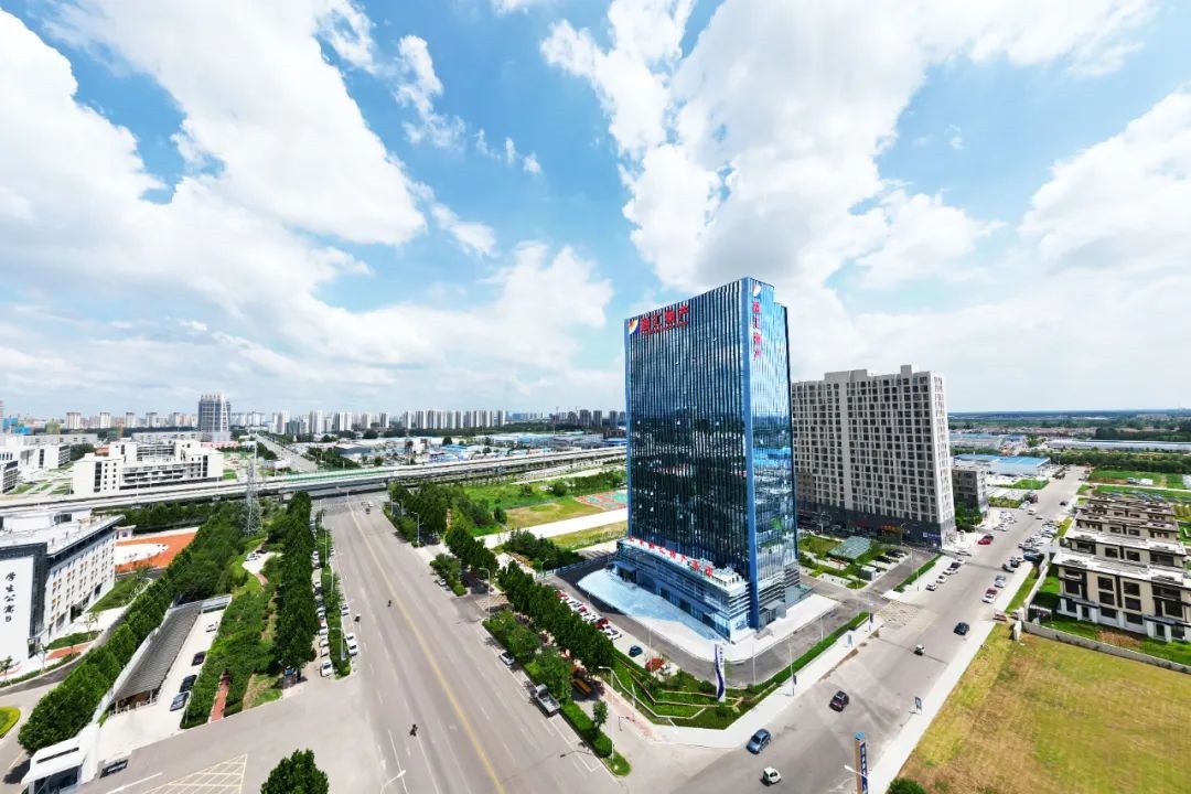 1704700677309054.jpg 640777.jpg